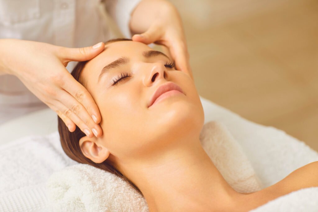 We believe in the power of natural beauty. Face Massage at June Spa & Salon can rejuvenate your skin.